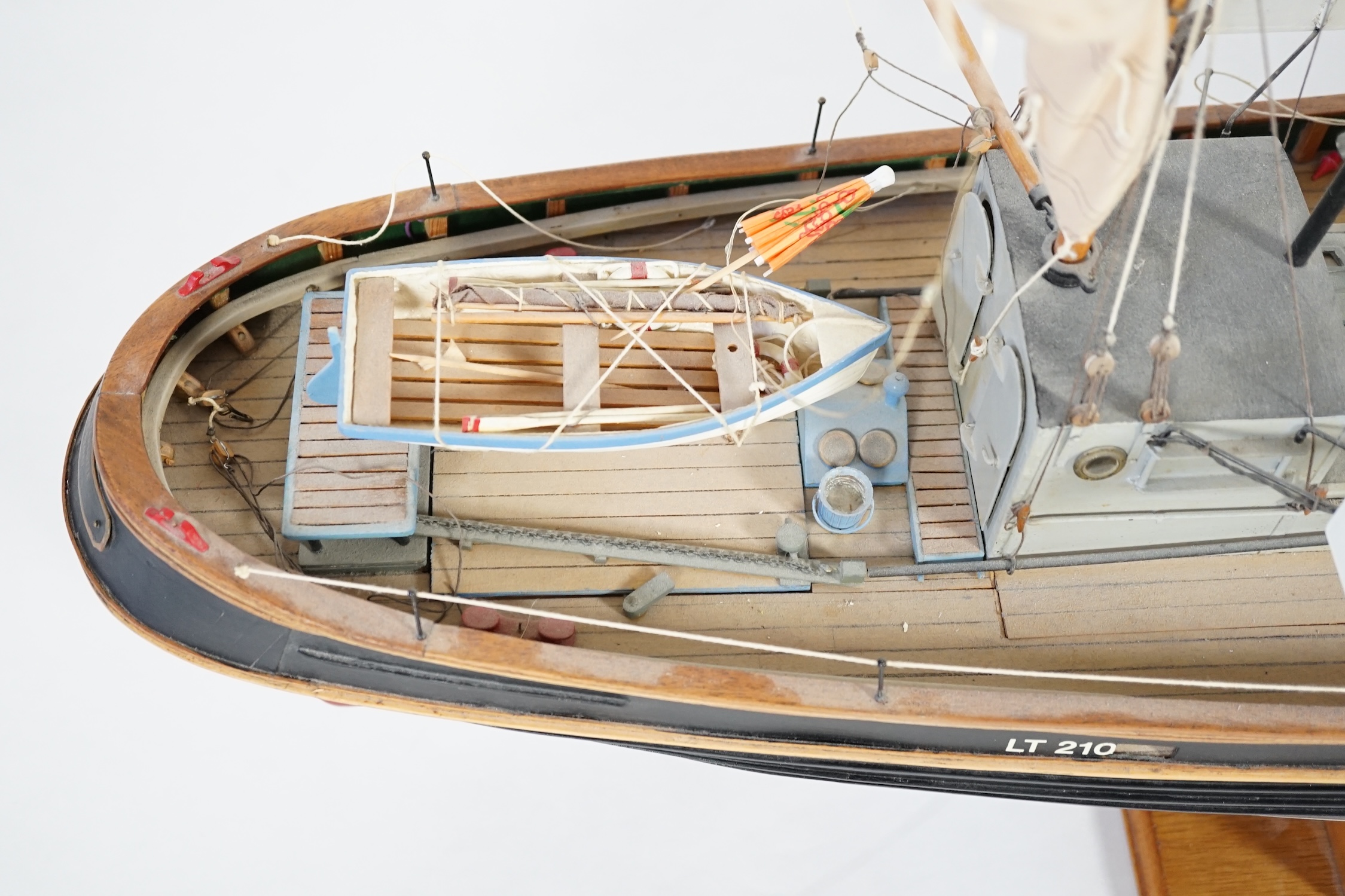 A kit-built Maxwell Hemmens pond yacht style live steam model of a herring drifter, LT210, 120cm long